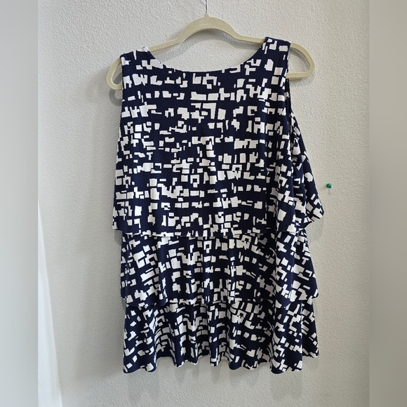 Susan Graver black and white layered , sleeveless blouse large - Picture 2 of 5